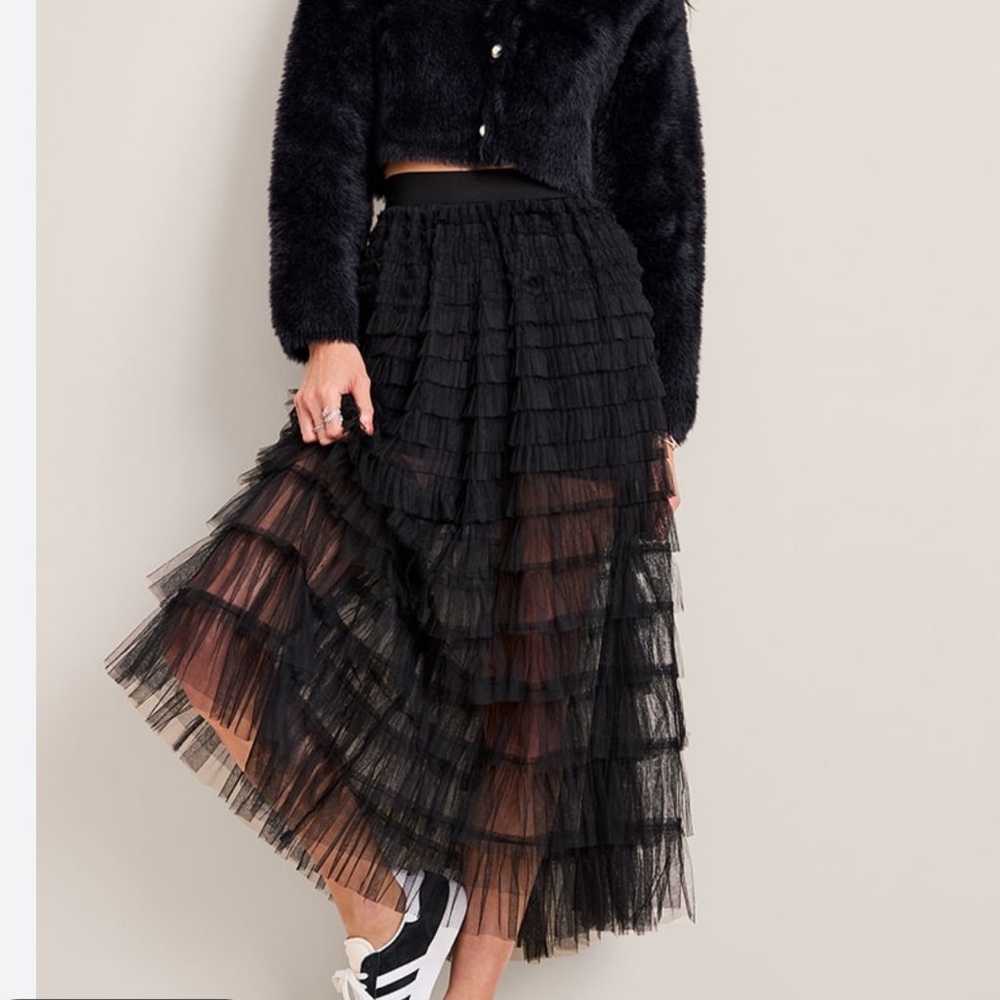 Francesca's Collections Black Tiered Tulle Midi Skirt